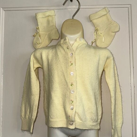 Vintage baby girl yellow cardigan sweater with matching knit booties - Picture 1 of 7